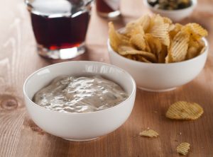 traditional-dip-with-potato-chips-and-beer