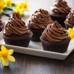 chocolate-cupcakes-with-spring-flowers