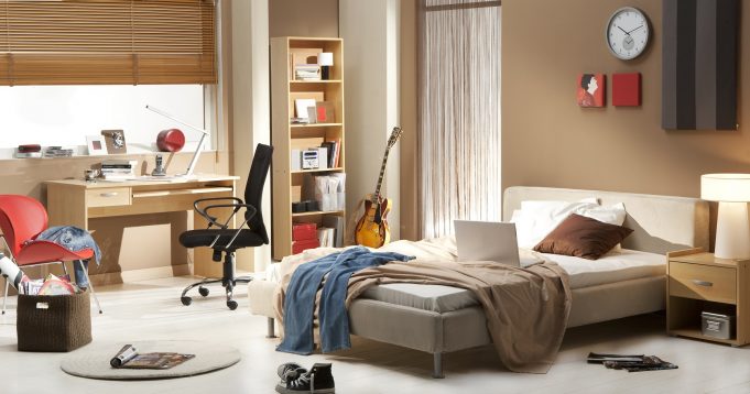 clutter teen's bedroom