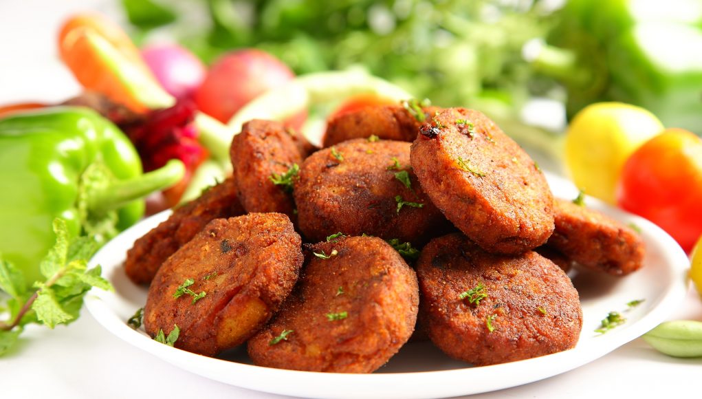 delicious-homemade-cutlets-served-fresh-vegetables homemade cutlet