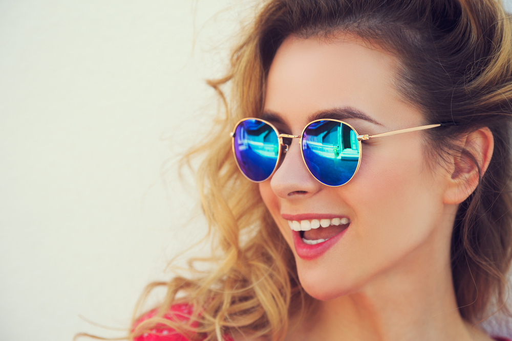 close-portrait-happy-fashion-woman-sunglasses