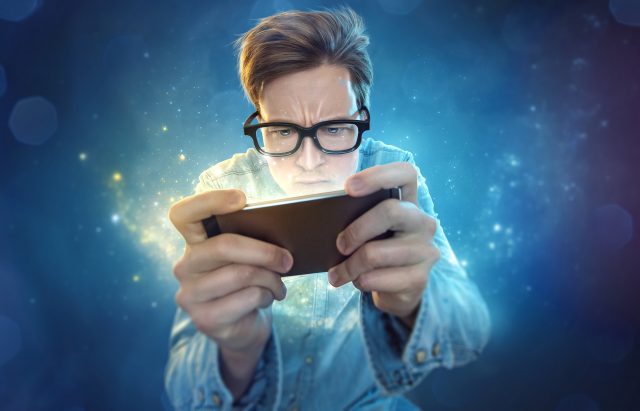 smartphone-nerd playing mobile games